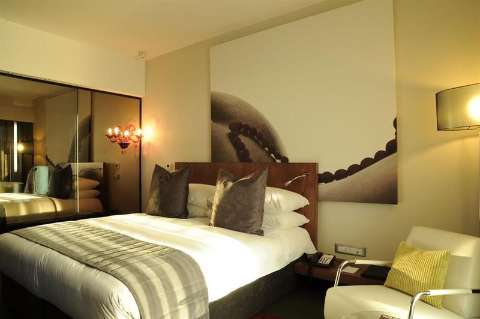 Accommodation - Crowne Plaza Johannesburg - The Rosebank - Guest room - JOHANNESBURG